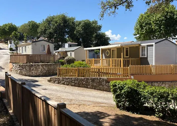 Campingplatz Spacieux 6 Pers. Avec Terrasse - Api-1-52-886